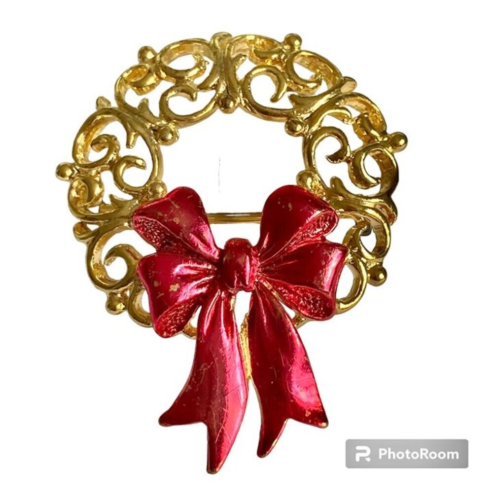 Vintage Christmas Filigree Scroll Wreath Pin Brooch Gold Tone Red Bow JJ Jonette